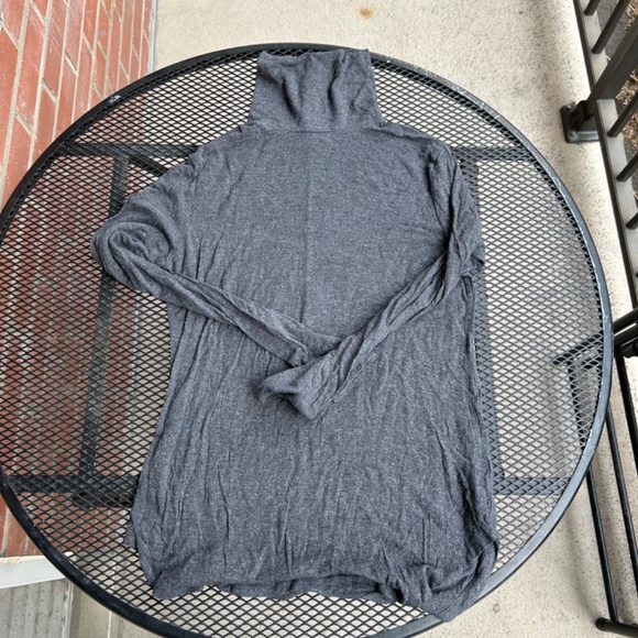 Old Navy women's grey turtleneck - Picture 2 of 4